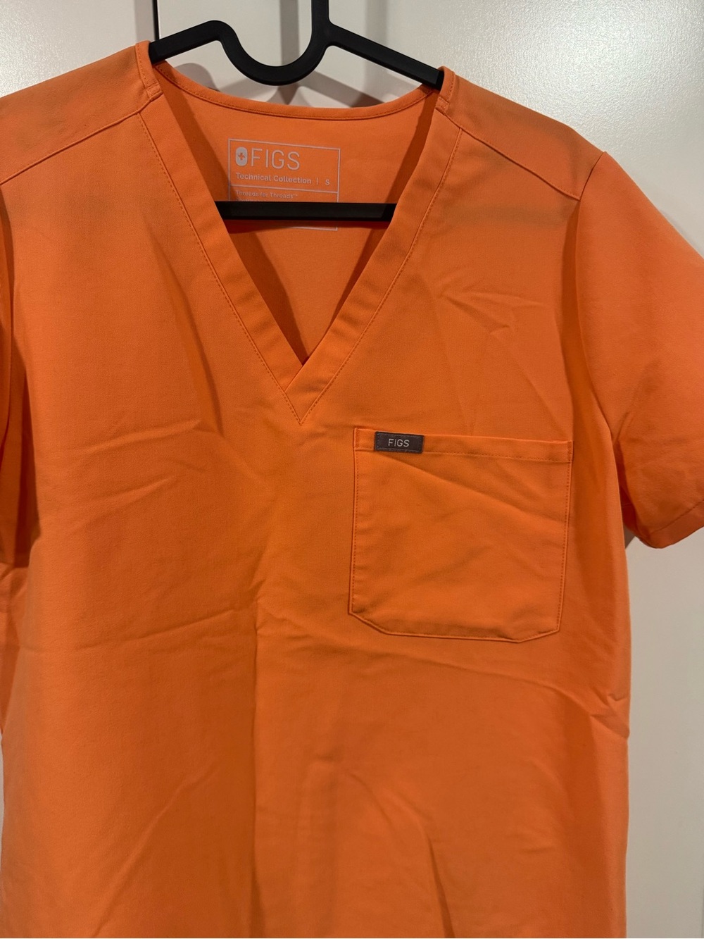 FIGS Women Orange V-Neck Scrub Top and pants set ( small )